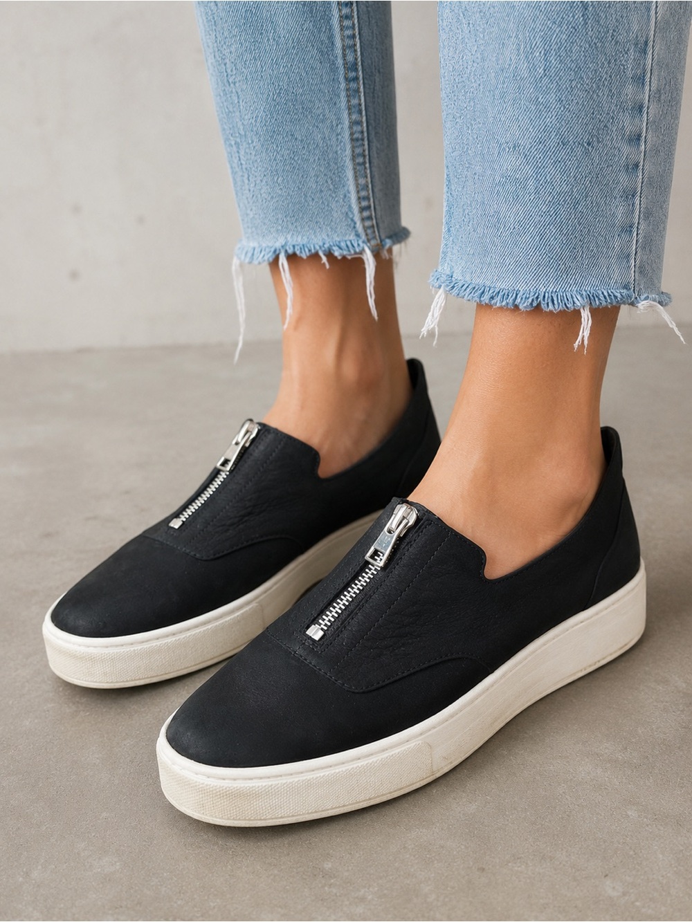 Vince Warner Zip Front Sneakers Shoes Womens 7.5 Black Platform Slip On $295
